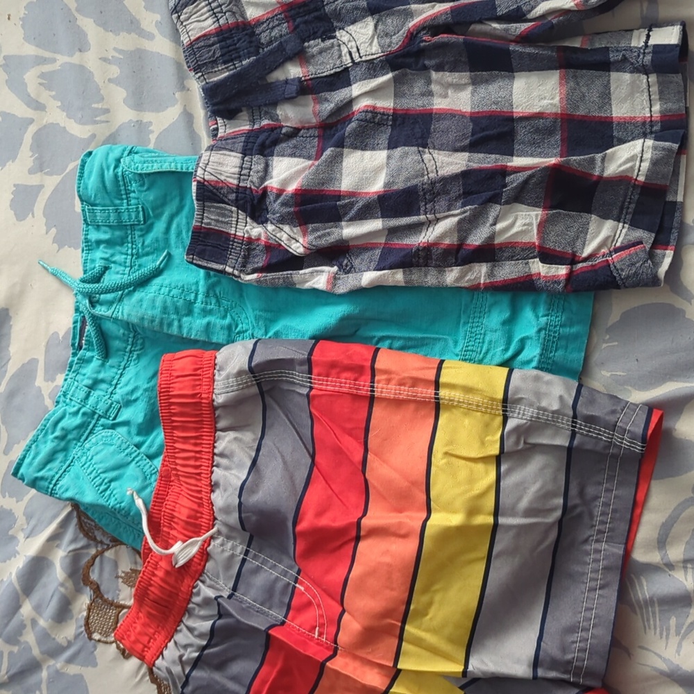 Bundle of three pairs of shorts size 4/4t.